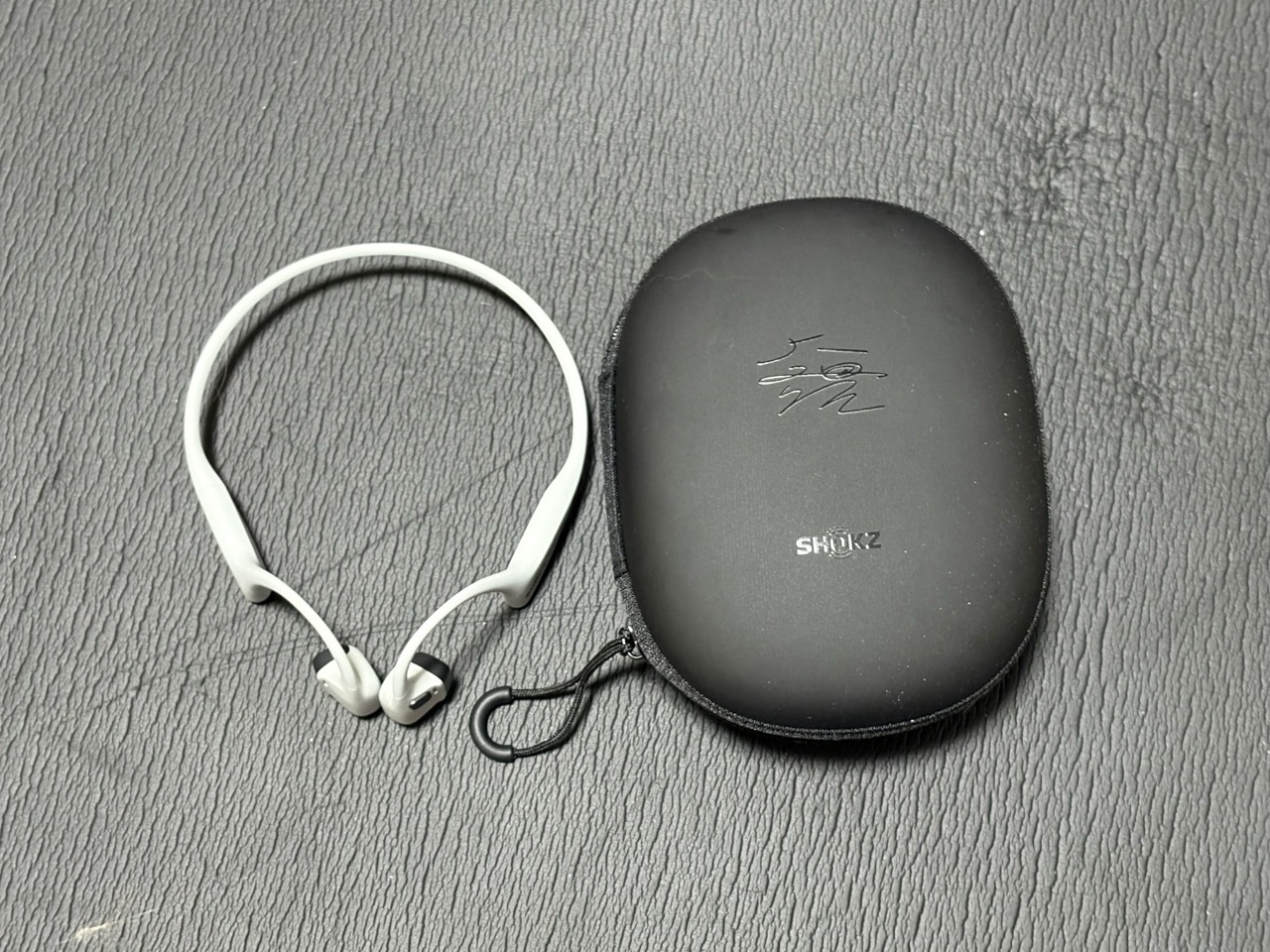 Shokz OpenRun Pro2 ブラック 30分程度の使用のみ Amazon.co.jp: Shokz (ショックス) OpenRun Pro 2 骨伝導